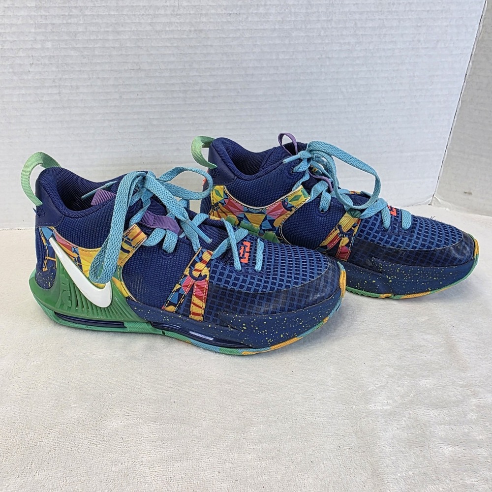 Nike LeBron Witness 7 Kaleidoscope Basketball Shoes Sneakers DQ8650-400 Youth 4Y - Picture 3 of 7